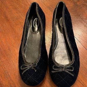 Scoop NYC Women’s suede flats.